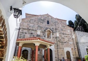 Συνελήφθη ηγούμενος Μονής στα Καλάβρυτα: Σχεδίαζε να πουλήσει βυζαντινές εικόνες αντί 200.000 ευρώ