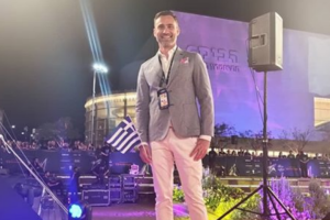 Αφιέρωση Καπουτζίδη επί σκηνής στον σύντροφό του: «Με έκανε να μη φοβάμαι»