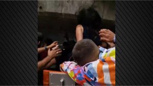 Οδυνηρό χτύπημα για τουρίστρια σε βόλτα στην Μπριζ