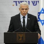Υπάρχει πάνω «στο τραπέζι» συμφωνία με τη Χαμάς για να τερματιστεί ο πόλεμος, τονίζει ο επικεφαλής της αντιπολίτευσης στο Ισραήλ