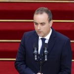 Γαλλία: Κλάδος ελαίας από τον Λεκορνί και άνοιγμα στην Αριστερά – Δεν κοπάζουν οι αντιδράσεις