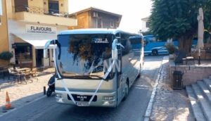 Μόλις... 19 λεωφορεία συνόδευσαν τον γαμπρό στην εκκλησία