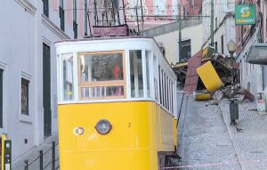 Τρίχρονος ανασύρθηκε ζωντανός από τα συντρίμμια του τελεφερίκ στη Λισαβόνα – Η μοιραία διαδρομή των τριών λεπτών