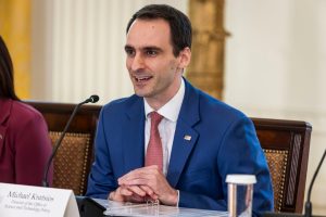 Συνάντηση Μητσοτάκη με το «δεξί χέρι» του Τραμπ