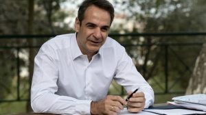 Νέες υποσχέσεις Μητσοτάκη για «άμεσες» πληρωμές στους αγρότες