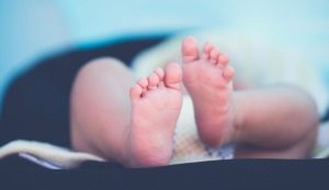 Φρίκη στα Πατήσια: Κατά των γιατρών η 34χρονη που πέθανε μαζί με το νεογέννητο στο σπίτι