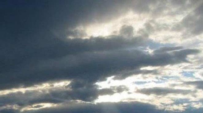 Αλλάζει ο καιρός, πτώση θερμοκρασίας και νεφώσεις