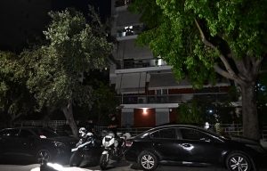 Θρίλερ στο Νέο Κόσμο: Βρέθηκαν νεκροί άνδρας και γυναίκα – Δίπλα τους υπήρχαν όπλο και κάλυκες