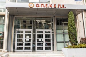 Πάει κι έρχεται ο πρόεδρος του ΟΠΕΚΕΠΕ, περιμένουν οι αγρότες στα βιολογικά