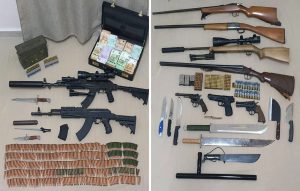 Αστυνομικοί συνέλαβαν 48χρονο για κατοχή μεγάλης ποσότητας οπλισμού και πυρομαχικών στη Σίφνο