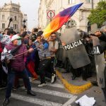 Περού: Συγκρούσεις μεταξύ αστυνομικών και διαδηλωτών στη Λίμα – Τουλάχιστον 18 τραυματίες