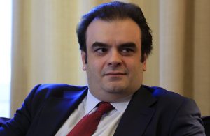 Πιερρακάκης στην WSJ: «Η Ελλάδα δεν θα χάσει την αναπτυξιακή της δυναμική»
