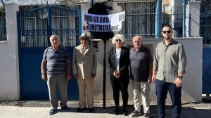 Αδριανούπολη: Μαύρο στεφάνι μπροστά από το Ελληνικό Προξενείο