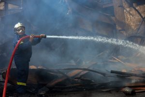 Φωτιά στη ΒΙΠΕ Βόλου - Προειδοποιητικό 112 για τους τοξικούς καπνούς