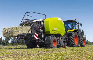 Μοναδική στο μέγεθος της είναι η τετράγωνη πρέσα Claas Quadrant 4000