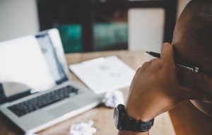 Πως ορίζεται η μεσαία τάξη στην Ελλάδα του 2025 και πως συνδέεται με την μικρομεσαία επιχειρηματικότητα