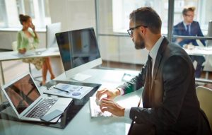 Υπουργείο Εργασίας: Σημαντική αύξηση στις αποδοχές εργαζομένων από υπερωρίες και στα έσοδα από ασφαλιστικές εισφορές