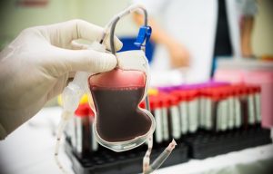 Λάθος μετάγγιση αίματος σε ασθενή ιδιωτικής κλινικής της Αθήνας – Έγιναν τρεις συλλήψεις