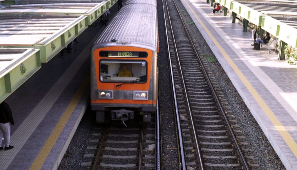 Μοναστηράκι: Καπνοί από βαγόνια σε συρμό του ΗΣΑΠ