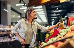 Κόστος και η ασφάλεια επηρεάζουν την αγορά τροφίμων των καταναλωτών στην Ελλάδα, λέει το Ευρωβαρόμετρο
