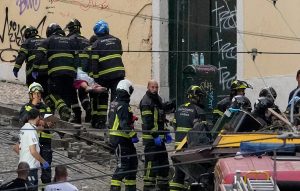 Τραγωδία στη Λισαβόνα: Προβλήματα με το καλώδιο είναι ενδεχόμενο να προκάλεσαν το δυστύχημα με το τελεφερίκ – Όλα έγιναν σε 50 δευτερόλεπτα