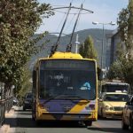 Δύο άνδρες επιτέθηκαν σε οδηγό τρόλεϊ στον Πειραιά – Στο νοσοκομείο ο 50χρονος