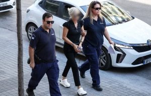 Απολογείται η 45χρονη για το τροχαίο με την Porsche στη Θέρμη – Έχει αρνηθεί ότι εγκατέλειψε τον τόπο του ατυχήματος κι ότι κινούνταν με μεγάλη ταχύτητα