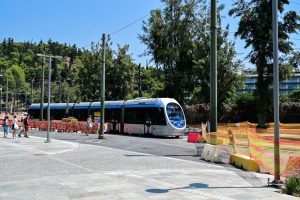 Ο Xάρης Δούκας απαντάει στον Μπακογιάννη: «Δεν θα ελέγχει η αστυνομία ποιος κρατάει ρακέτες στην Βασιλίσσης Όλγας!»