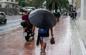 Καιρός: Νεφώσεις με τοπικές βροχές και σποραδικές καταιγίδες