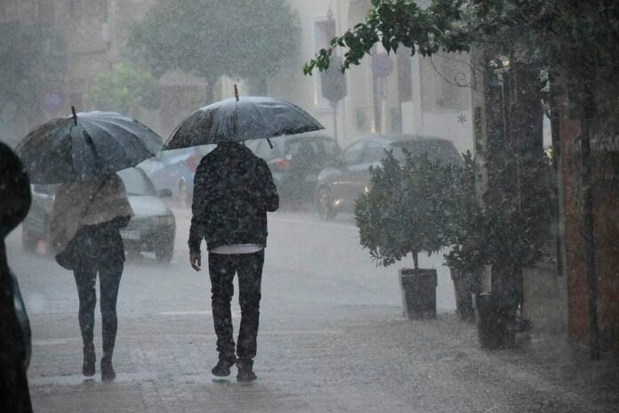Σε κλοιό καταιγίδων Ιόνιο, δυτική Ελλάδα και Πελοπόννησος το Σαββατοκύριακο