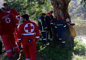 Χωρίς τις αισθήσεις του ανασύρθηκε άνδρας που εγκλωβίστηκε σε σπηλιά στη Λάρισα