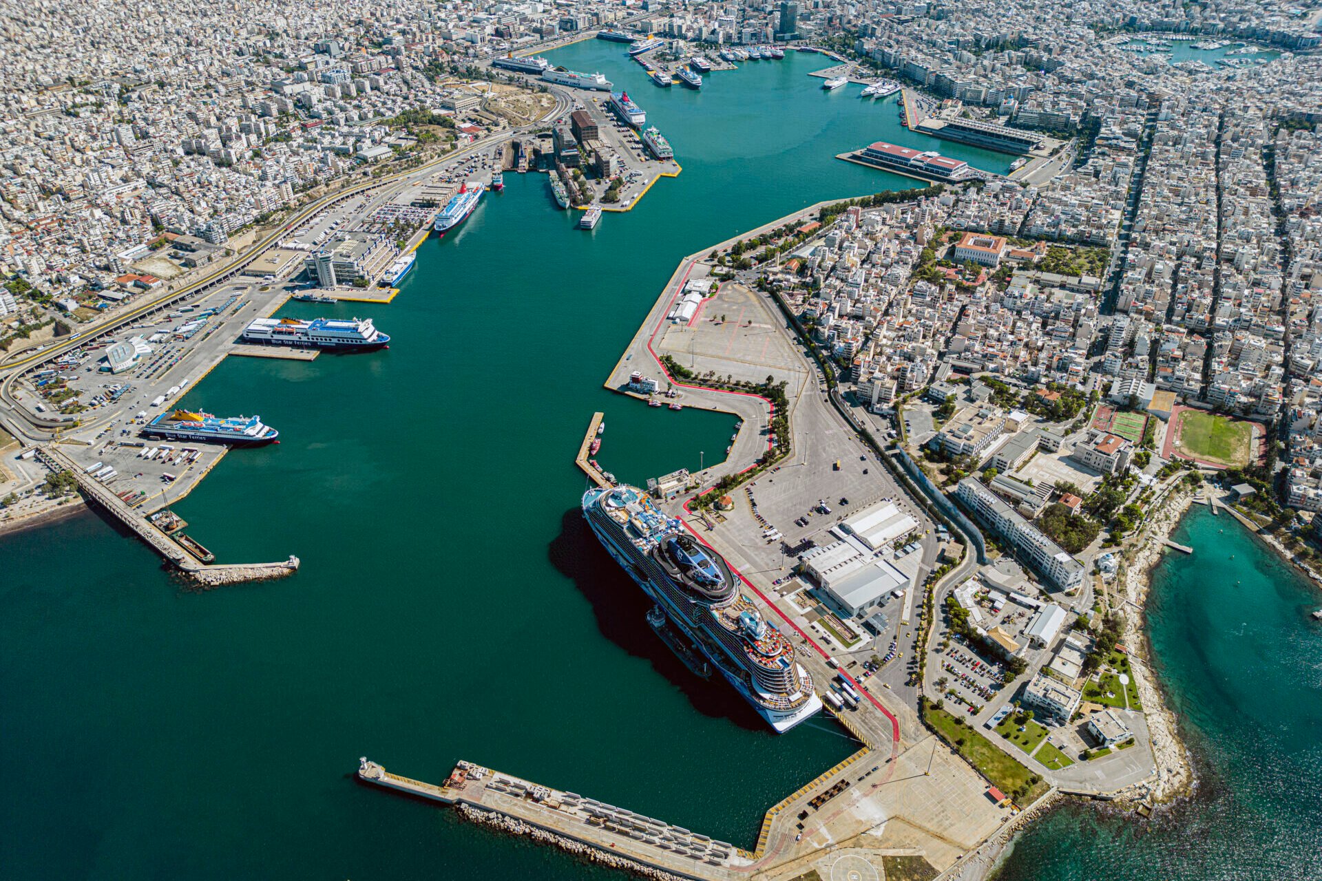 Το λιμάνι του Πειραιά ιδιοκτησίας Cosco
