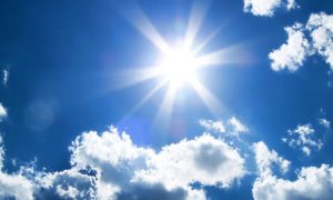 Σχεδόν αίθριος καιρός με λίγες νεφώσεις