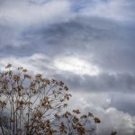 Νεφώσεις, τοπικές βροχές και χαμηλή θερμοκρασία