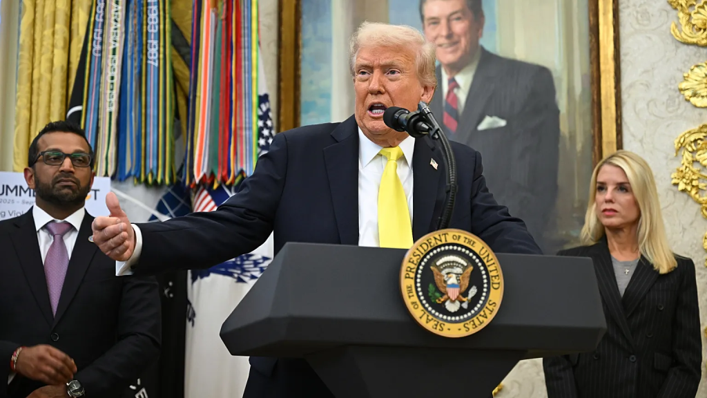 Χερσαίες επιχειρήσεις στη Βενεζουέλα εξετάζει ο Τραμπ