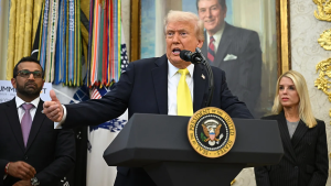 Χερσαίες επιχειρήσεις στη Βενεζουέλα εξετάζει ο Τραμπ