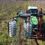 Η πλήρης γκάμα εξοπλισμού της Sanidas λύνει τα χέρια των αμπελουργών - Profi