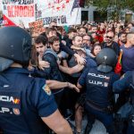 Άγριο ξύλο από την ισπανική αστυνομία στη Βαλένθια σε αγώνα… κεκλεισμένων των θυρών!