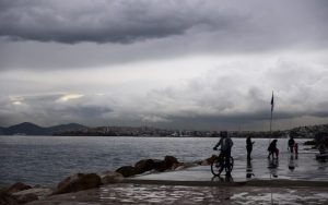 Νεφώσεις και τοπικές βροχές με μείωση θερμοκρασίας