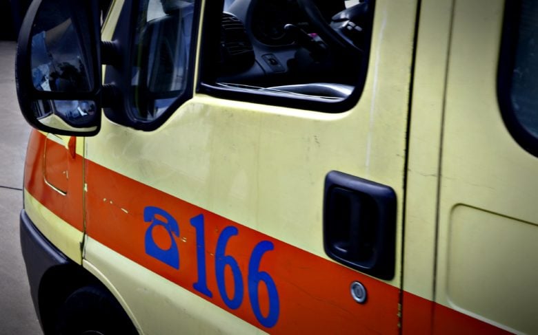 Σοκ στη Λάρισα: Γυναίκα 47 ετών πέθανε μέσα στο ασθενοφόρο – Οι γιατροί της έκαναν ΚΑΡΠΑ επί 50 λεπτά