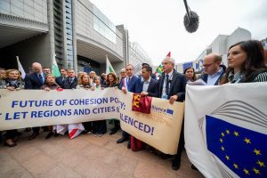 Το Ευρωπαϊκό Λαϊκό Κόμμα πιέζει για παραχωρήσεις υπέρ αγροτών στο νέο Πολυετές μέχρι το Νοέμβριο