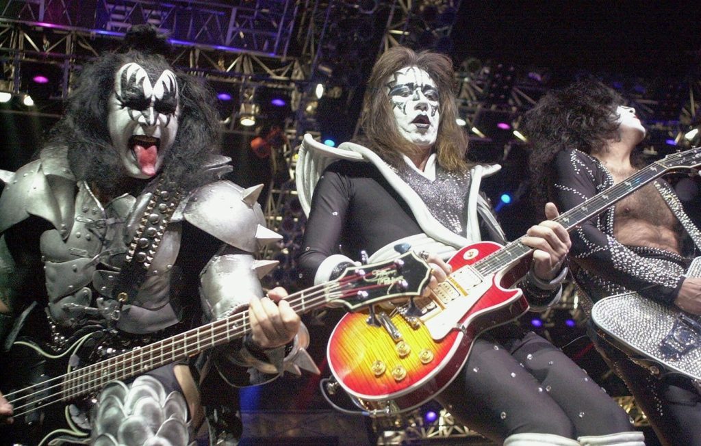 Πέθανε ο θρύλος της ροκ Ace Frehley, ιδρυτικό μέλος και κιθαρίστας των Kiss