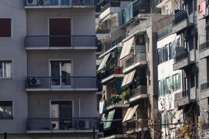 Δεκατρία προγράμματα «Εξοικονομώ» βουλιάζουν λόγω ανικανότητας διαχείρισής τους