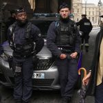 Λούβρο: Θρίλερ με την εμφάνιση ενός αψεγάδιαστου άνδρα λίγο μετά την ληστεία