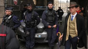 Λούβρο: Θρίλερ με την εμφάνιση ενός αψεγάδιαστου άνδρα λίγο μετά την ληστεία