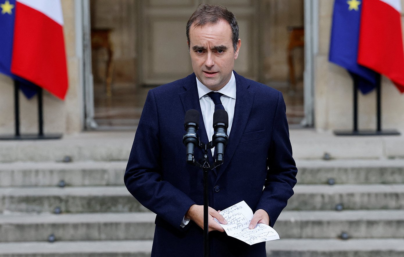 Ο Λεκορνί θα παραμείνει στη θέση του πρωθυπουργού ανακοίνωσε ο Μακρόν