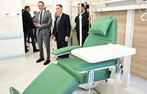 Μητσοτάκης από το νοσοκομείο «Αττικόν»: Το ΕΣΥ αλλάζει προς όφελος των ασθενών, των γιατρών και του προσωπικού