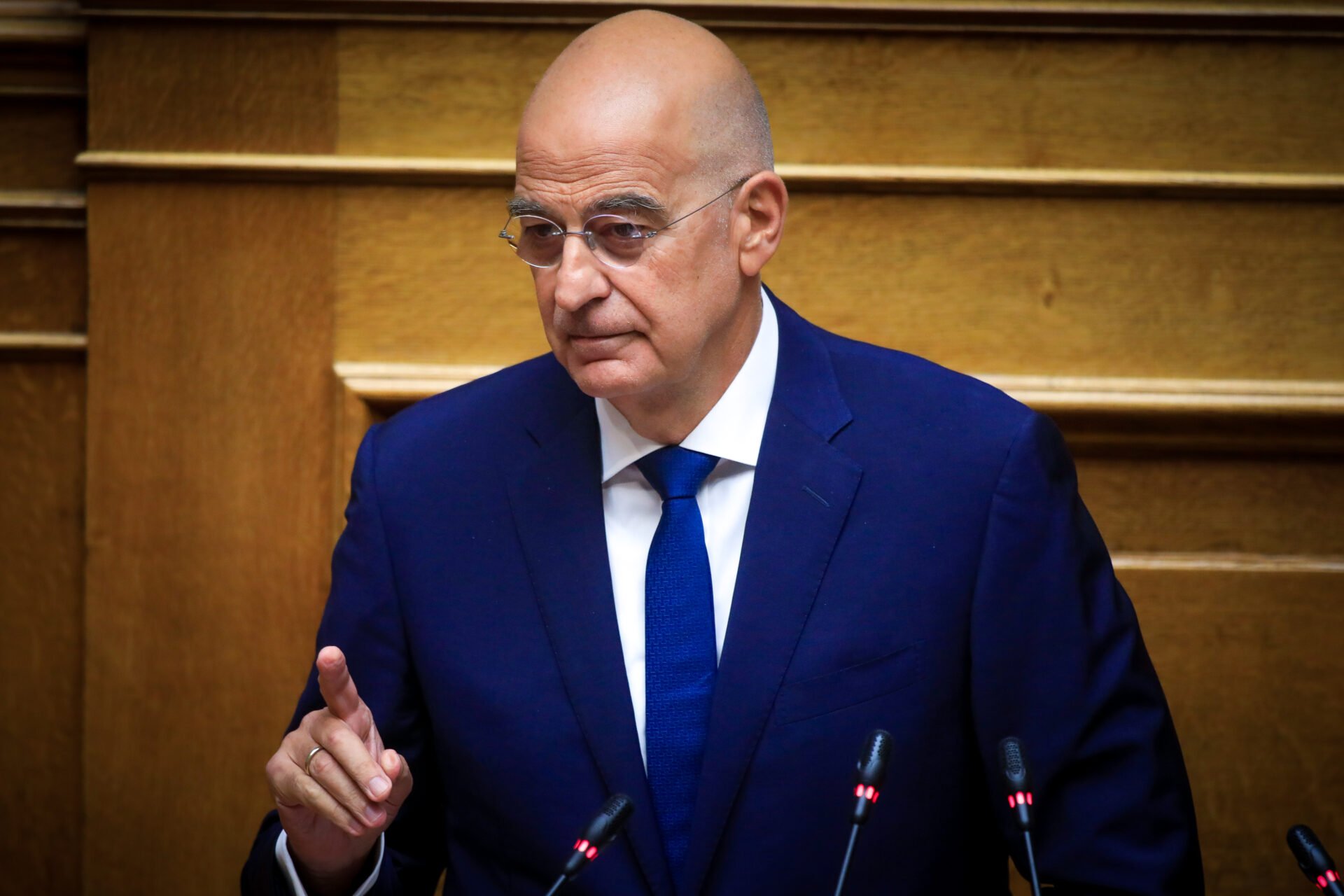 Δυσφορία βουλευτών για Δένδια