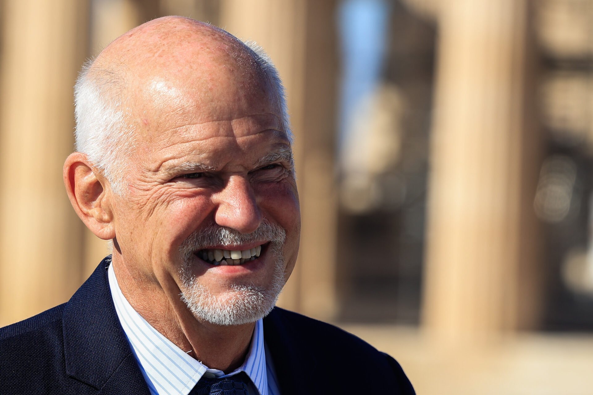 Στο προσκήνιο και ο Παπανδρέου