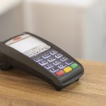 POS ή λουκέτο: Ο Νοέμβριος φέρνει ηλεκτρονικές συναλλαγές παντού και πρόστιμα-σοκ
